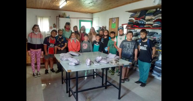 Los niños que concurren a Catequesis en la parroquia Nuestra Señora de la Asunción de Hinojo concurrieron a Critas Hinojo