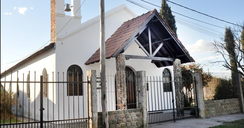 En la capilla Nuestra Señora de Lourdes harn un reconocimiento al Dr Seambelar por su labor profesional durante ocho años