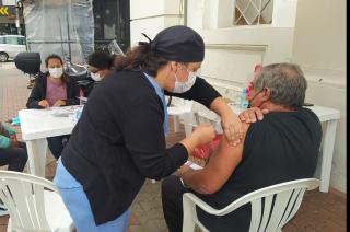Hasta las 1230 del medio día se habían acercado 65 personas a vacunarse indicó Mariano Caputo coordinador de las postas itinerantes