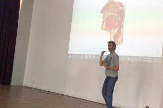  Cuando la voz se rompe o cuando las cuerdas vocales se lastiman o vamos al bisturí o tratamos de ver si se puede recuperar pero no es tan fcil afirma