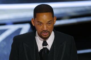 La academia podriacutea sacarle el Oscar a Will Smith luego del escaacutendalo con Chris Rock