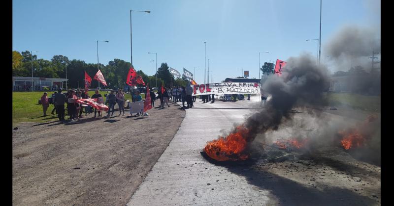 El Gobierno viene ajustando no hay aperturas de planes ni produccioacuten para generar trabajo