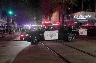  Las autoridades llamaron a evitar el rea de los hechos porque todavía había muchos policías y porque la escena del crimen permanecía activa