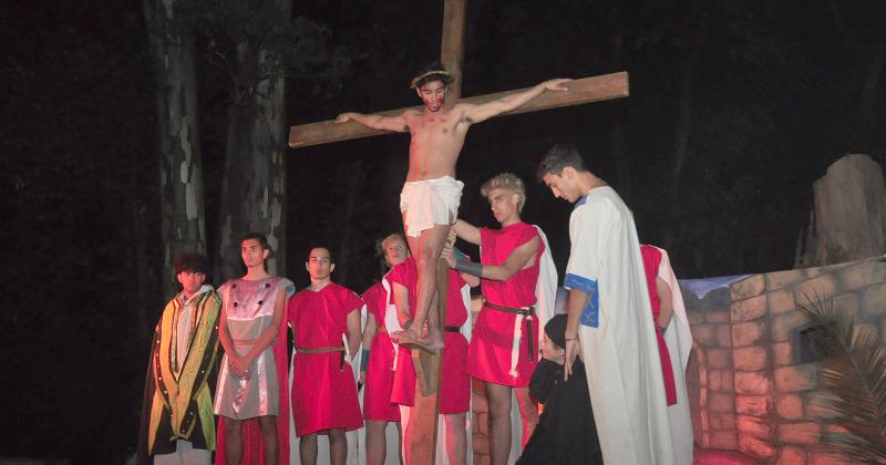 Este año volver a realizarse en forma comunitaria y presencial el tradicional Vía Crucis que realiza el Instituto Nuestra Señora del Rosario