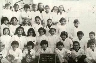 Los alumnos de 2º grado A turno Tarde de la Escuela Nº 32 Ministro Wilde del barrio Lujn en 1978-