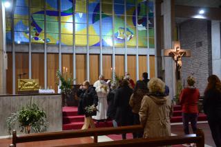 Habr� misas procesiones y Adoración Eucarística