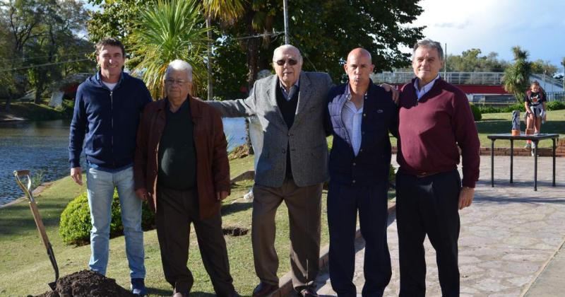 Los últimos presidentes plantaron el rbol