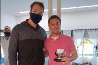 Trapani y Gonzlez (ganador hasta 13) en la premiación