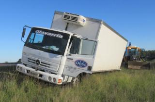 Camionero olavarriense resultoacute ileso tras protagonizar un choque en la Ruta 3