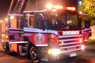 Bomberos permanecieron hasta la madrugada en el Cuartel Central atentos ante cualquier eventualidad surgida por el temporal
