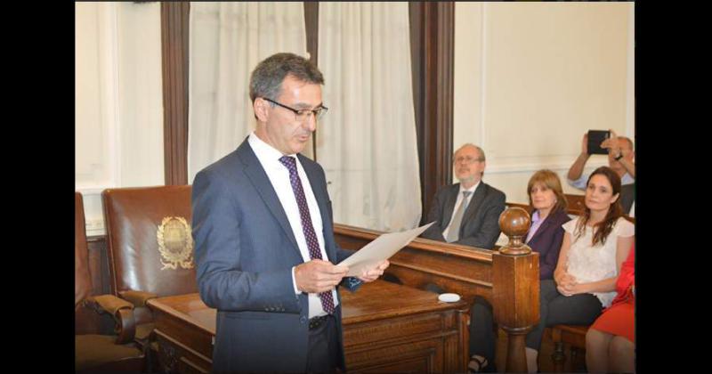 Félix Adrin Ferrn asume como subrogante