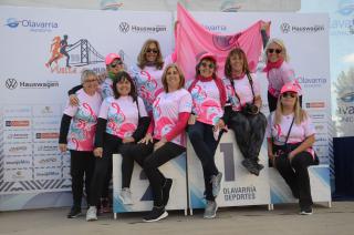 Las chicas de Ola Rosa estrenaron remera ayer durante su participación en la Vuelta al Municipio