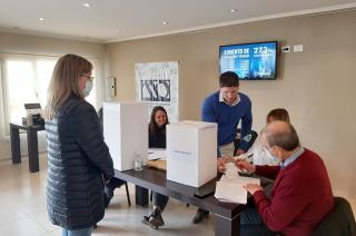 En un clima tenso se celebran las elecciones en el Colegio de Abogados