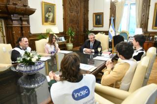 El Presidente recibioacute a un grupo de censistas en Casa Rosada