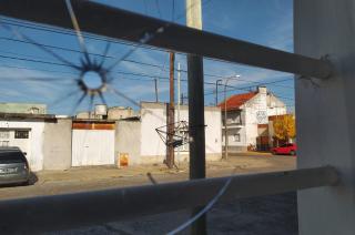 Villa Floresta- levantoacute la persiana y notoacute que le habiacutean disparado a la ventana