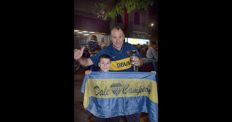 Boca le ganoacute a Tigre y se festejoacute en el centro de la ciudad