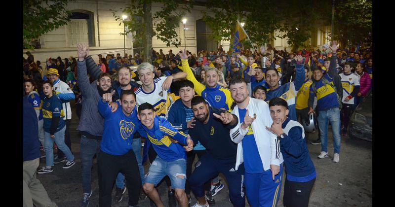Boca le ganoacute a Tigre y se festejoacute en el centro de la ciudad