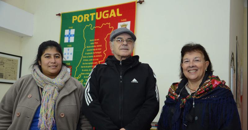 Alicia De Oliveira Adrin Gómes Guarda y Ftima Novo integrantes de la comisión directiva de la Sociedad Portuguesa