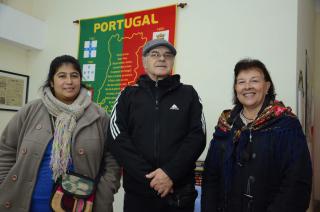 Alicia De Oliveira Adrin Gómes Guarda y Ftima Novo integrantes de la comisión directiva de la Sociedad Portuguesa