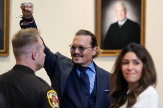 Amber Heard deber indemnizar a Johnny Depp por difamarlo