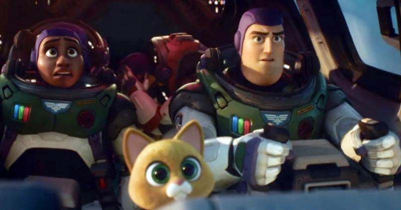 La película est centrada en el astronauta ficcional que inspiró la creación del juguete que coprotagoniza Toy Story