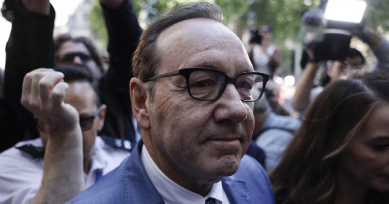 Kevin Spacey declaroacute por tres abusos y quedoacute en libertad bajo fianza