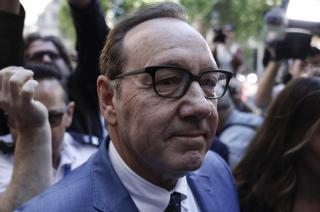 Kevin Spacey declaroacute por tres abusos y quedoacute en libertad bajo fianza