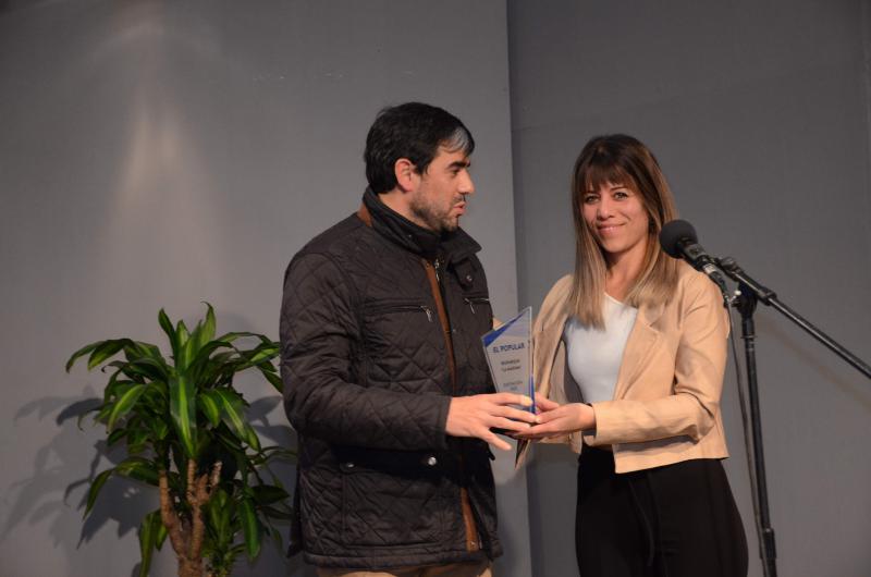 El director de La Mxima Flavio Maldonado recibió la distinción de Belén Cardoso