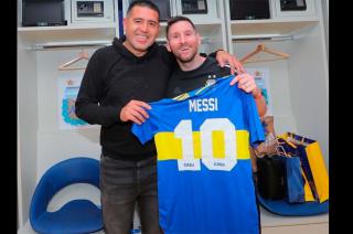 Riquelme y Messi juntos en la visita de Lionel en la Bombonera