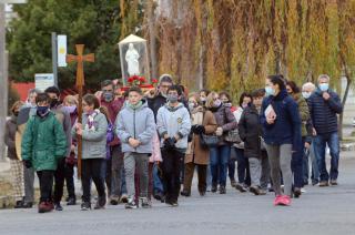 La procesión se realizó por las calles del barrio Belgrano donde tiene su sede la capilla Sagrado Corazón de Jesús