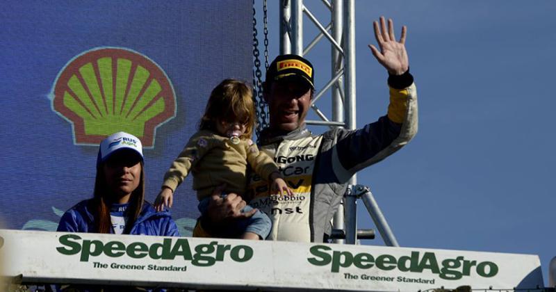 Nicols Pezzucchi viene de festejar en el podio
