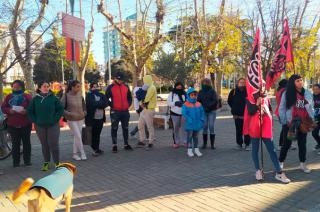 El FOL y Partido Obrero realizaron una asamblea frente al Municipio