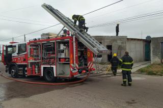 Un incendio en una vivienda provocoacute importantes peacuterdidas