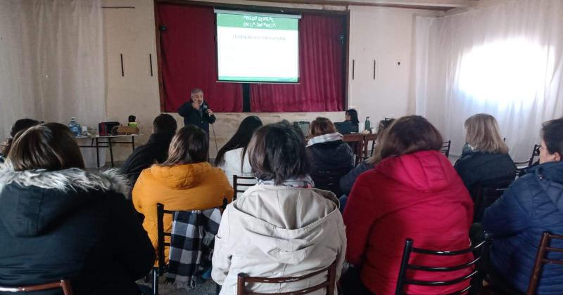 La primera fue abierta a la comunidad y se realizó en la localidad de La Colina donde concurrieron ms de treinta personas