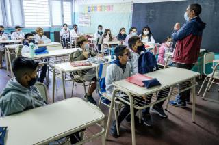 Avanza el proyecto para agregar una hora en las escuelas 