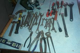 Hallan herramientas robadas en un campo