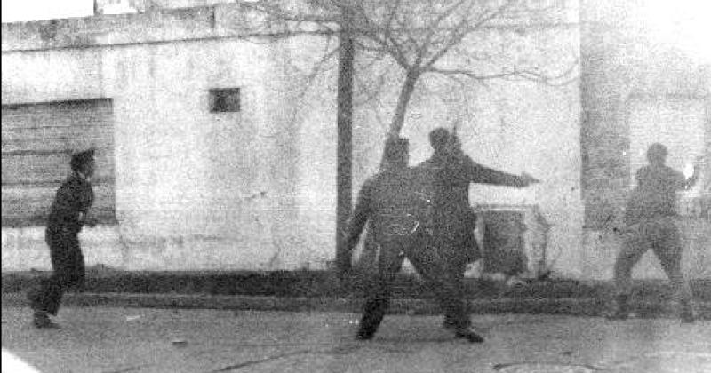 La emblemtica y triste foto de los tiros policiales