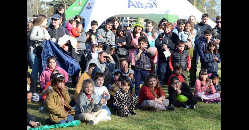 Las mejores fotos de la fiesta por el Diacutea de la Nintildeez