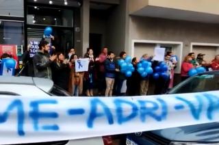 Familiares de los policiacuteas detenidos por el caso Abreguacute se manifestaron en Azul