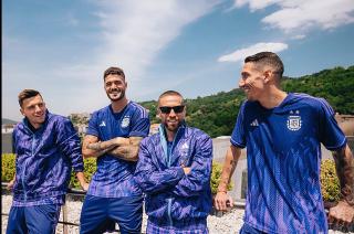 Adidas presentoacute la nueva camiseta alternativa de Argentina