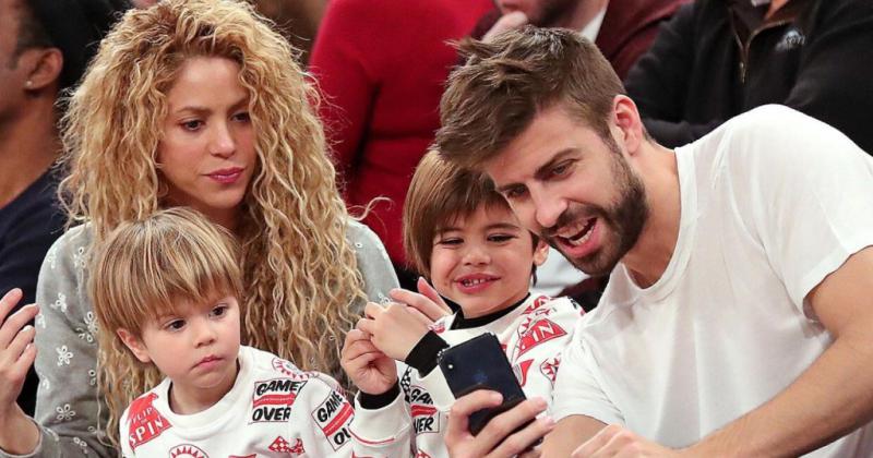 Shakira denunciaraacute a Gerard Piqueacute por poner en riesgo la vida de su hijo mayor