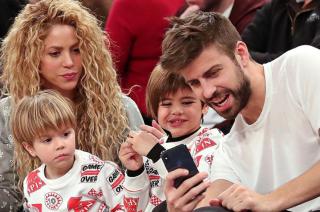 Shakira denunciaraacute a Gerard Piqueacute por poner en riesgo la vida de su hijo mayor