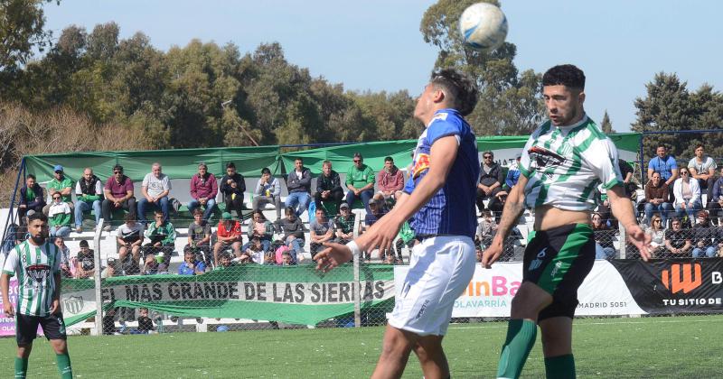 El partido y atrs el buen respaldo de los albiverdes