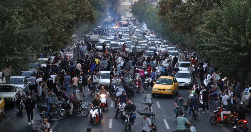 Las manifestaciones son cada vez ms multitudinarias y en varias ciudades comienzan a ser reprimidas con balas de plomo