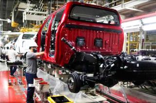 Toyota se suma a Ford y suspende su produccioacuten por la escasez de neumaacuteticos