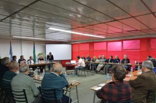 Bomberos se reunioacute con sectores del campo para trabajar en la prevencioacuten de incendios