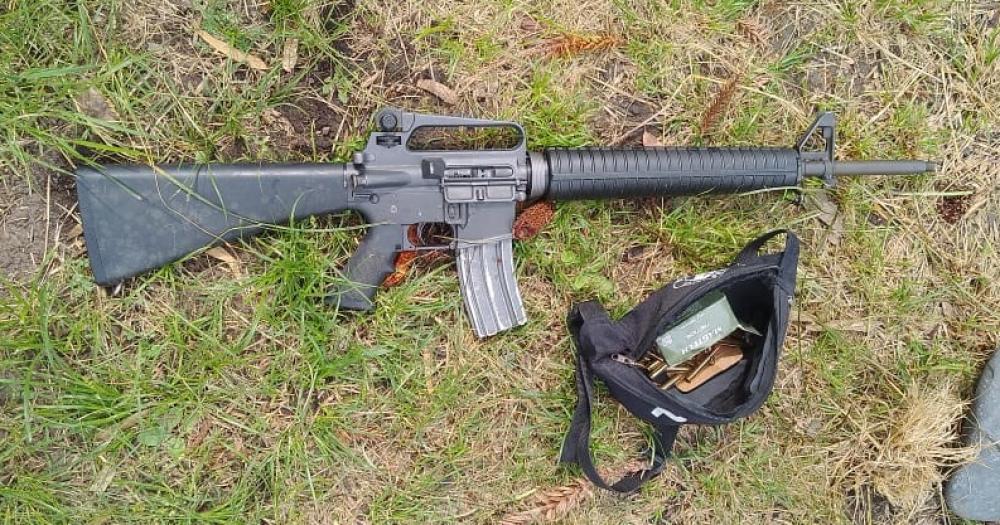 Persecucioacuten y tiroteo en La Plata- los delincuentes teniacutean un fusil M16