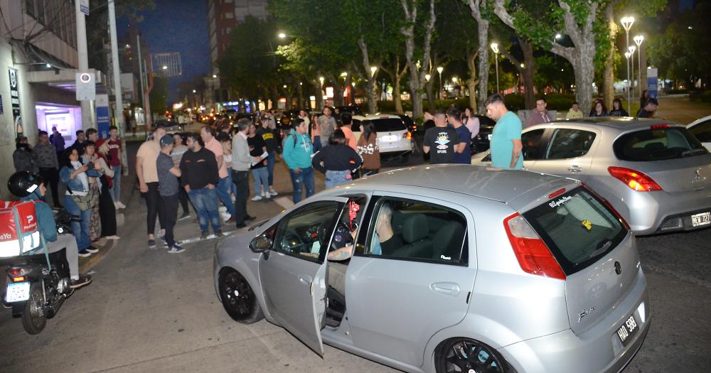 Autos Bajos- Sentildeor Mario Busto deje de perseguir a los chicos