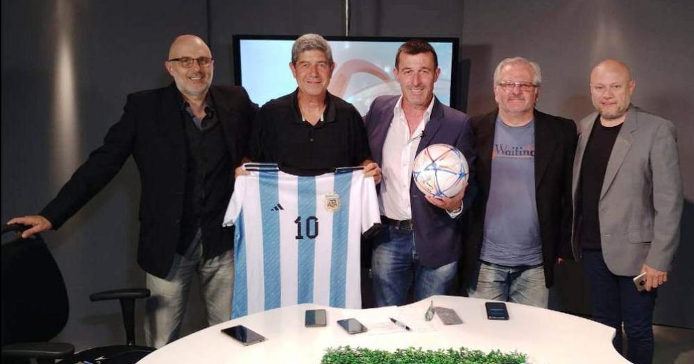 Daniel Lovano Abelardo Carabelli Andrés Pellegrini Fabin Casanella y Carlos Elichagaray iniciaron ayer el ciclo EL POPULAR es Mundial
