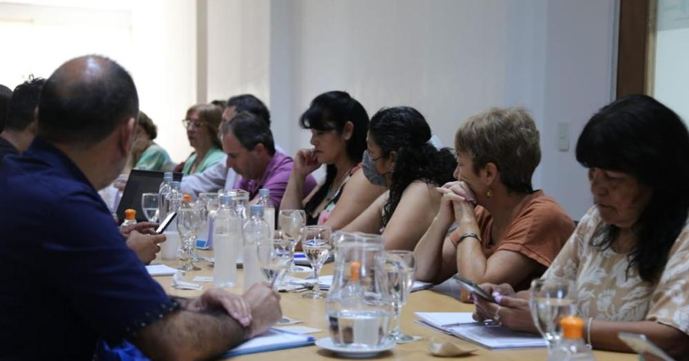 Paritarias 2023- Provincia recibe este martes a docentes y estatales